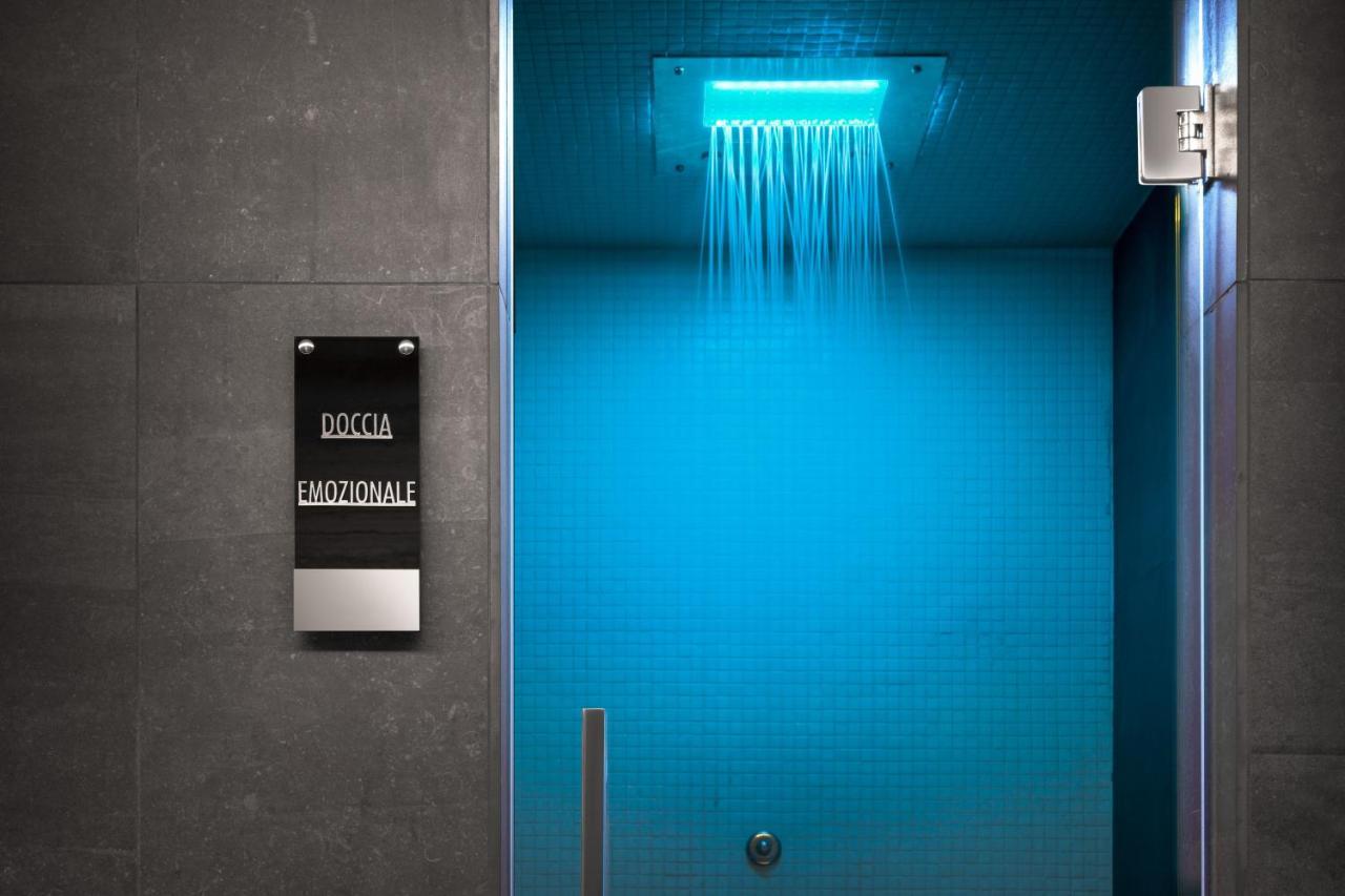 โฮเต็ล มอนเตกาตินี พาเลซ Hotel มอนเตกาตินี แตร์เม ภายนอก รูปภาพ Emotional shower