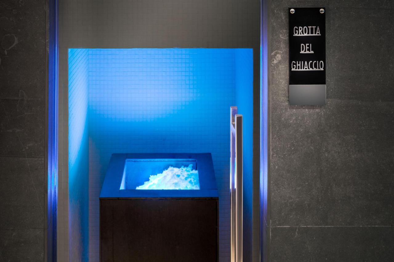 โฮเต็ล มอนเตกาตินี พาเลซ Hotel มอนเตกาตินี แตร์เม ภายนอก รูปภาพ Ice grotto