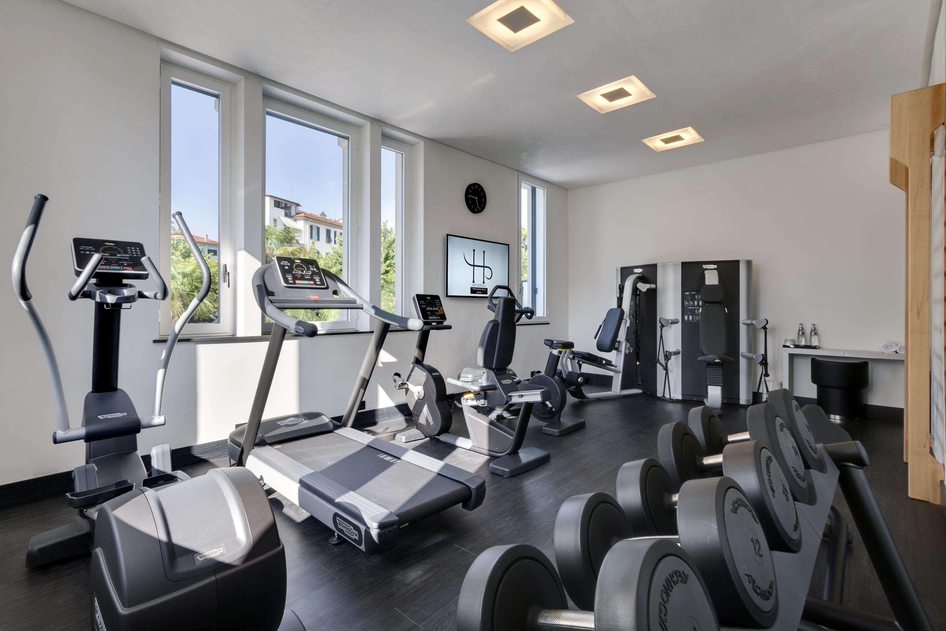 โฮเต็ล มอนเตกาตินี พาเลซ Hotel มอนเตกาตินี แตร์เม ภายนอก รูปภาพ A gym in a hotel