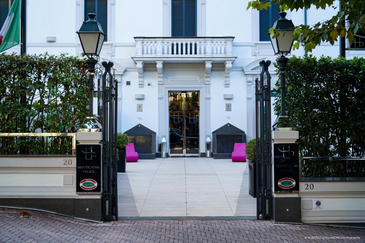 โฮเต็ล มอนเตกาตินี พาเลซ Hotel มอนเตกาตินี แตร์เม ภายนอก รูปภาพ Entrance to the hotel