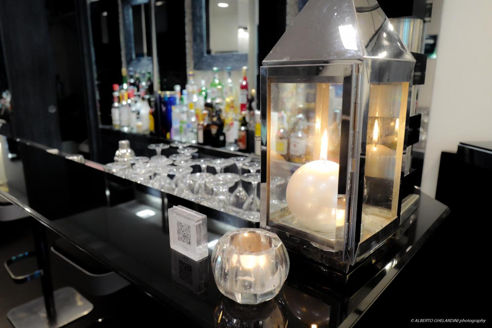 โฮเต็ล มอนเตกาตินี พาเลซ Hotel มอนเตกาตินี แตร์เม ภายนอก รูปภาพ The bar at the 1001 nights lounge