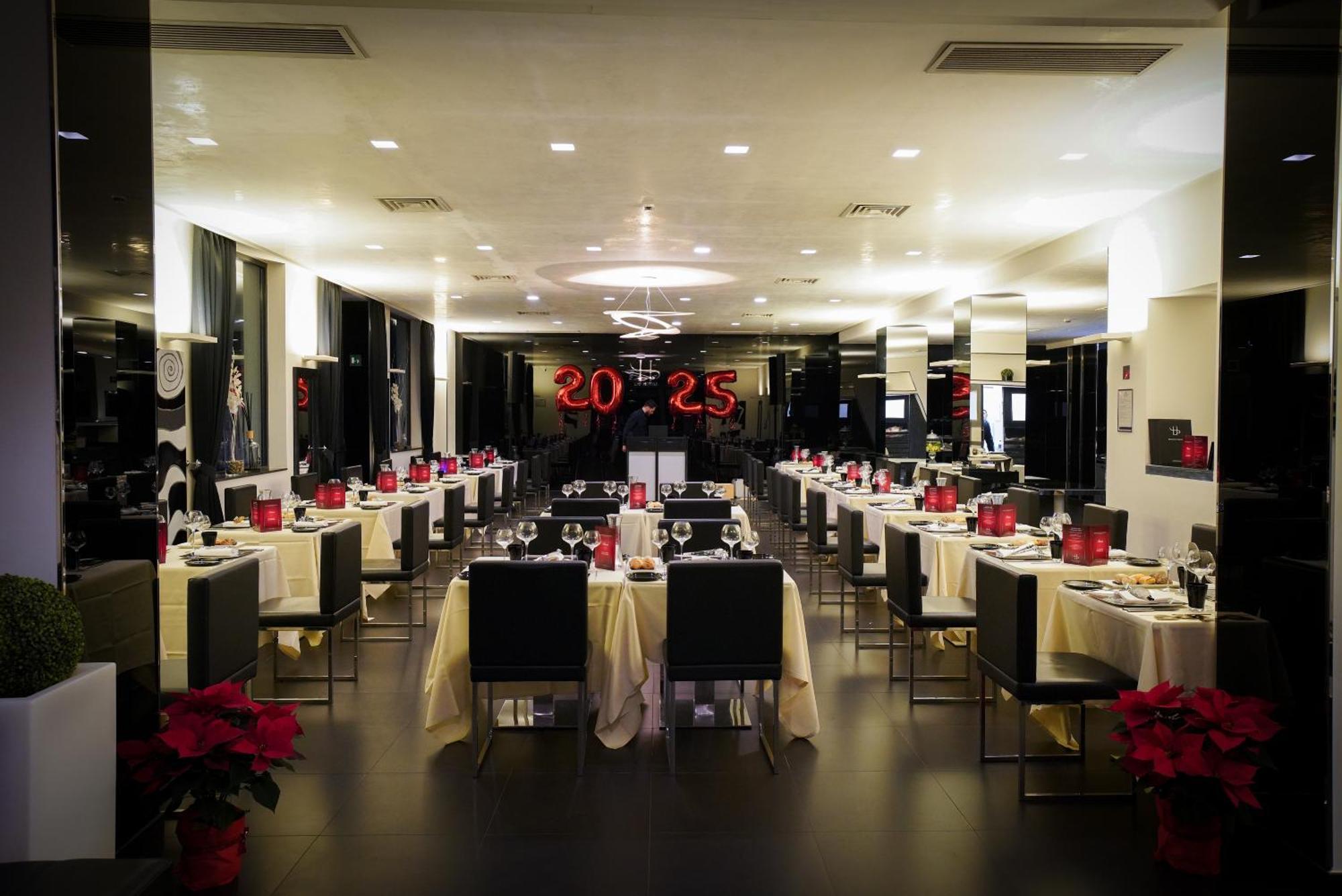 โฮเต็ล มอนเตกาตินี พาเลซ Hotel มอนเตกาตินี แตร์เม ภายนอก รูปภาพ Restaurant 20:25