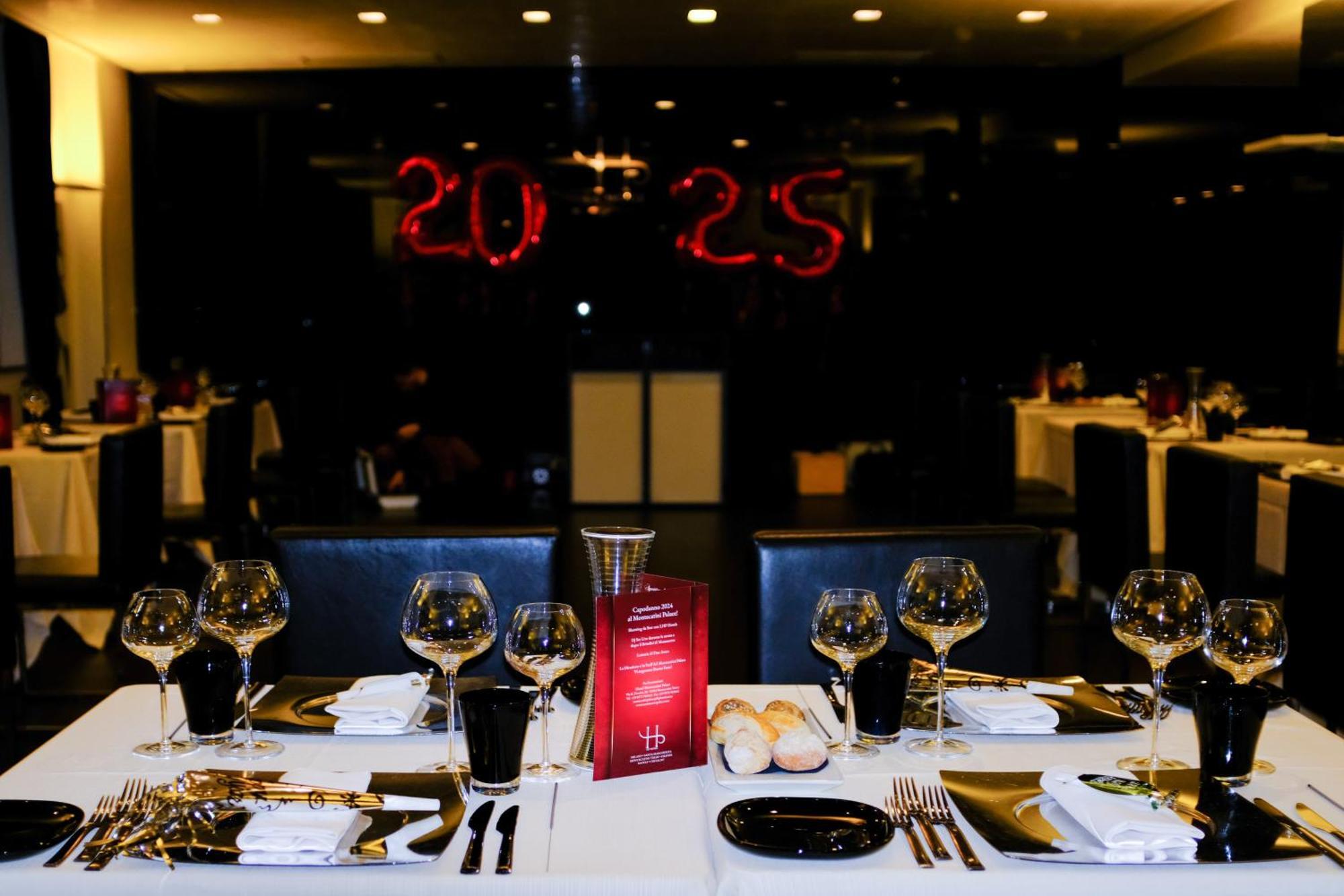 โฮเต็ล มอนเตกาตินี พาเลซ Hotel มอนเตกาตินี แตร์เม ภายนอก รูปภาพ Restaurant 20.25